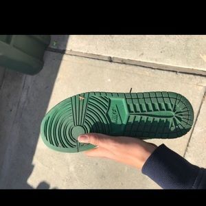 Jordan 1 Mid Pine Green